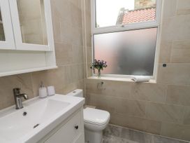 Flat 3 - North Yorkshire (incl. Whitby) - 1072810 - thumbnail photo 22