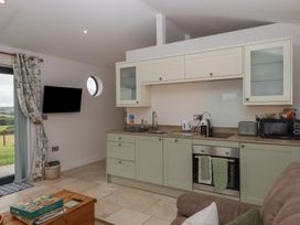 A kitchen with cabinets and appliances at The Pennymoor in Cadeleigh near Tiverton