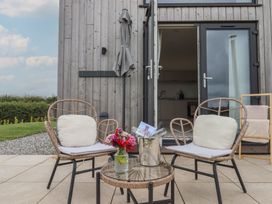 An outdoor seating area with chairs and a table at The Bickleigh Cadeleigh near Tiverton