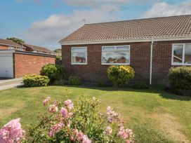 Rose Bungalow - North Yorkshire (incl. Whitby) - 1073740 - thumbnail photo 2