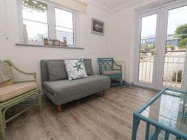 A snug with a sofa and armchairs at Ocean Gem in Carbis Bay