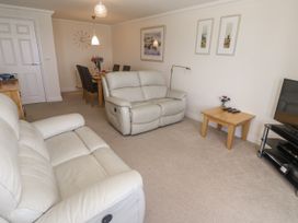 A living room with a sofa and dining area at Golva in Carbis Bay