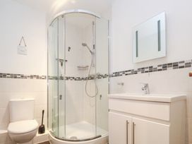 A bathroom with a shower, toilet, and sink at Kittiwake in Carbis Bay