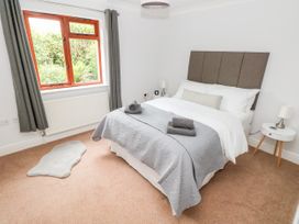 Laurellee - South Wales - 1074157 - thumbnail photo 15