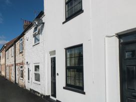 Castaways - North Yorkshire (incl. Whitby) - 1074588 - thumbnail photo 1