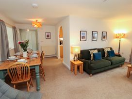 A dining room with a table and chairs at Swallow's Nest in Thornthwaite near Braithwaite