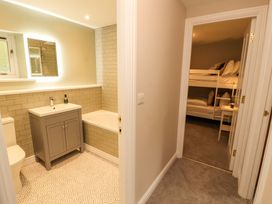 A bathroom with a washbasin and bathtub at Swallow's Nest in Thornthwaite near Braithwaite
