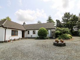 A house with a gravel driveway and garden at Kala in Spittal near Haverfordwest