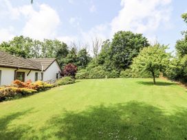 A garden with a house and trees at Kala in Spittal near Haverfordwest