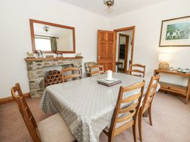 A dining room with a table and chairs at Kala in Spittal near Haverfordwest