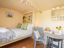 The Shepherds Hut at Marley - Kent & Sussex - 1075279 - thumbnail photo 4