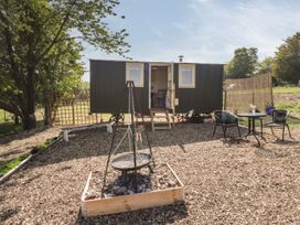 The Shepherds Hut at Marley - Kent & Sussex - 1075279 - thumbnail photo 9