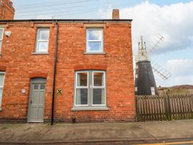 Millside - Lincolnshire - 1075295 - thumbnail photo 1
