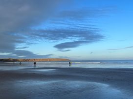 Gone Crabbing - North Yorkshire (incl. Whitby) - 1076589 - thumbnail photo 34