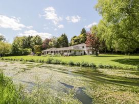 The River House. Avon Valley. Stonehenge (with fishing) - Somerset & Wiltshire - 1076792 - thumbnail photo 1