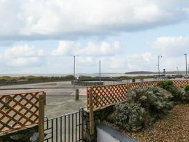 Beachfront Apartment - North Wales - 1078171 - thumbnail photo 27