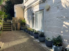 An outdoor area with flower pots and steps at Monarch, Brewers Quay Harbour
