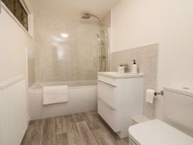 Oceanview Apartment 1 - Devon - 1078445 - thumbnail photo 15