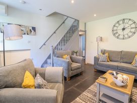 A living room with two sofas and a table at Arthur’s Cottage Abergynolwyn near Tywyn