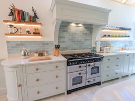 A kitchen with a stove and a sink at Fern Bank in Penrith