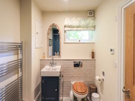A bathroom with a sink and toilet at Fern Bank in Penrith