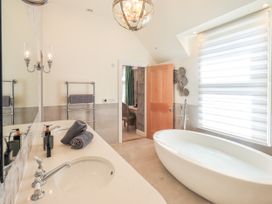 A bathroom with a freestanding bathtub and sink at Fern Bank in Penrith