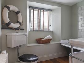 A bathroom with a bathtub and toilet at George House in Dartmouth