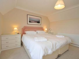 A bedroom with a bed and bedside tables at Sunset in Polzeath
