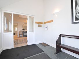 An entrance hall with a bench and coat hooks at Farlands in Daymer Bay