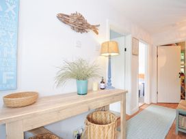 A hallway with a fish decoration and a lamp at Rocklings in Rock