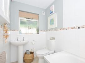 A bathroom with a sink and toilet at Rocklings in Rock