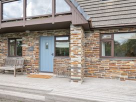 An entrance with a blue door and stone wall at Rocklings in Rock