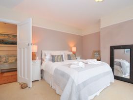 A bedroom with a bed and nightstand at Sandy Lodge Rock