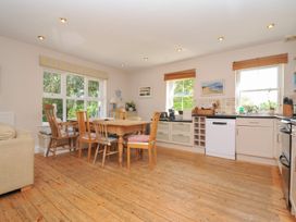 A kitchen with a table and chairs at Sandy Lodge Rock in Rock