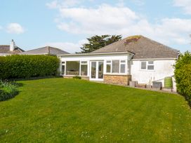 A house with a garden at Hillcroft Bungalow Daymer Bay