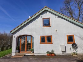 A house with windows and a door at Brush and Boot in Stittenham near York