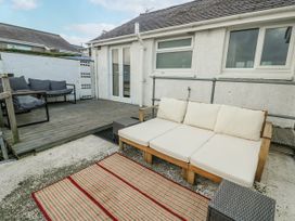 An outdoor seating area with a sofa and table at 7 Bro Branwen Aberffraw near Rhosneigr