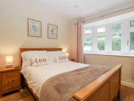Sherpa - Hampshire - 1082051 - thumbnail photo 16