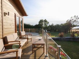 Sunstone Lodge (Garreg Haul Lodge) - North Wales - 1082462 - thumbnail photo 21