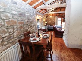 A dining area with a table and chairs at The Granary in Rothbury