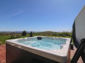 A hot tub with a scenic view at Cefnbron in Llanaelhaearn near Trefor