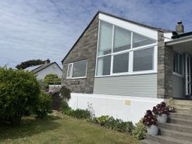 A house with windows and plants at Stonecroft in Praa Sands