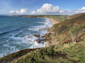 A coastal view with waves and rocks at Stonecroft in Praa Sands