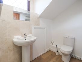 A bathroom with a sink and toilet at East Cottage in East Knapton near Rillington