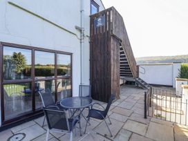 An outdoor patio with a table and chairs at West Cottage in East Knapton near Rillington