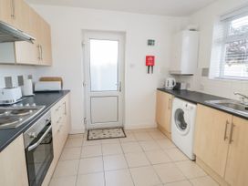 Seaside Retreat - North Wales - 1083665 - thumbnail photo 10