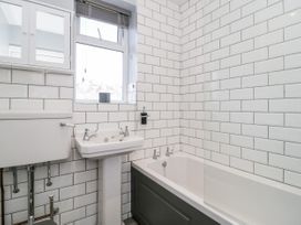 Seaside Retreat - North Wales - 1083665 - thumbnail photo 17