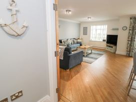 Apartment 6 - North Wales - 1084118 - thumbnail photo 3