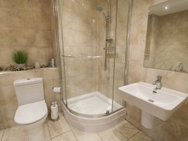 Apartment 6 - North Wales - 1084118 - thumbnail photo 19