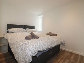 Beachview Apartment 1 - Cornwall - 1084330 - thumbnail photo 12